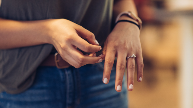 "Waterless" Manicures Are On The Rise