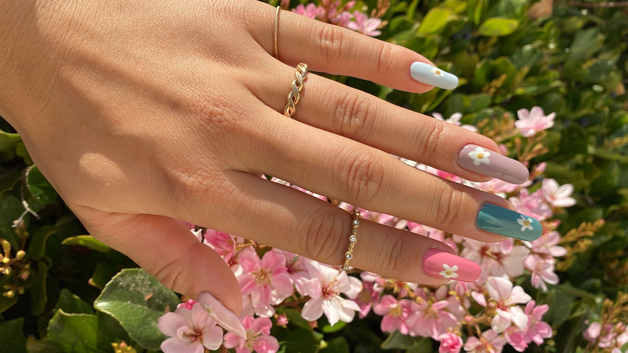 Summer Nail Designs You'll Probably Want To Wear : Pretty white flower nude  nails