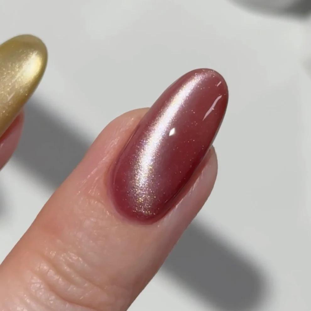 DND - DC 9D Cat Eye - Kitty In Pink - Gel Polish at Beyond Polish