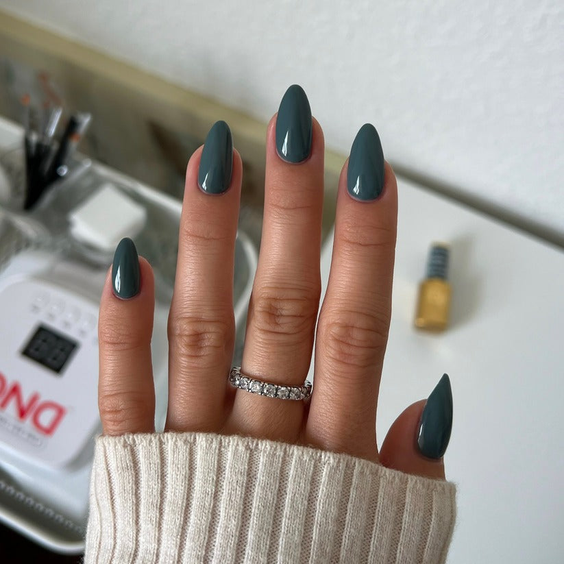 DND - Diva Duo - One Hit Wonder - #261 - Green, Grey Gel & Lacquer