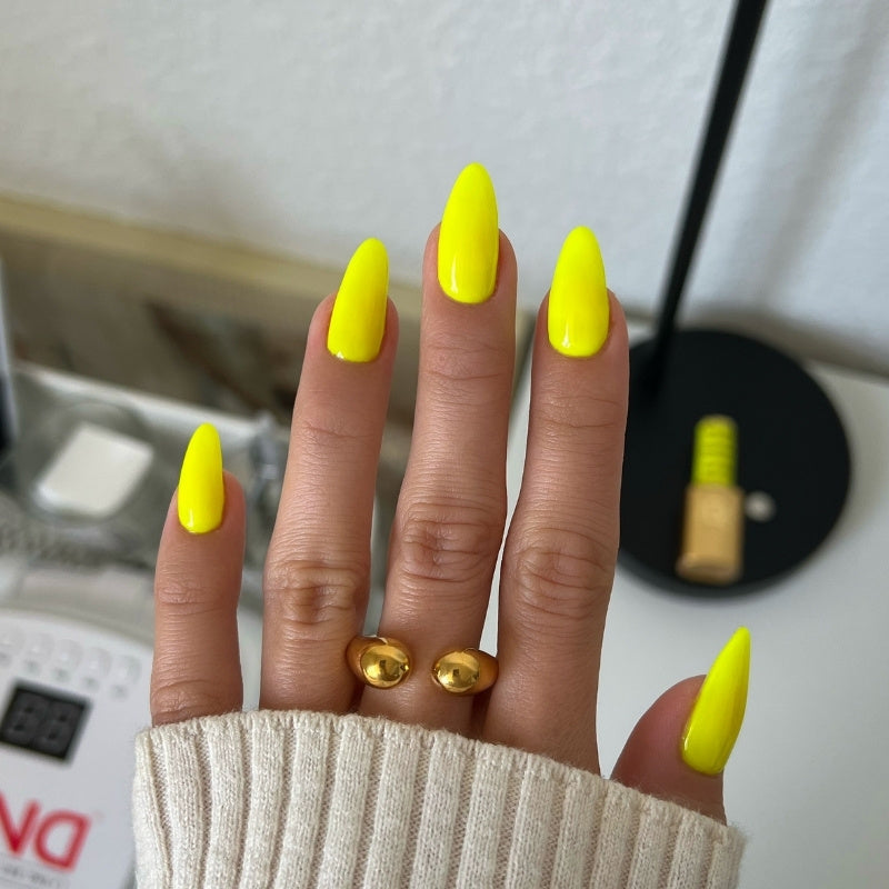 DND - Diva Duo - Tennis Ball - #189 - Gel & Lacquer Polish at Beyond Polish
