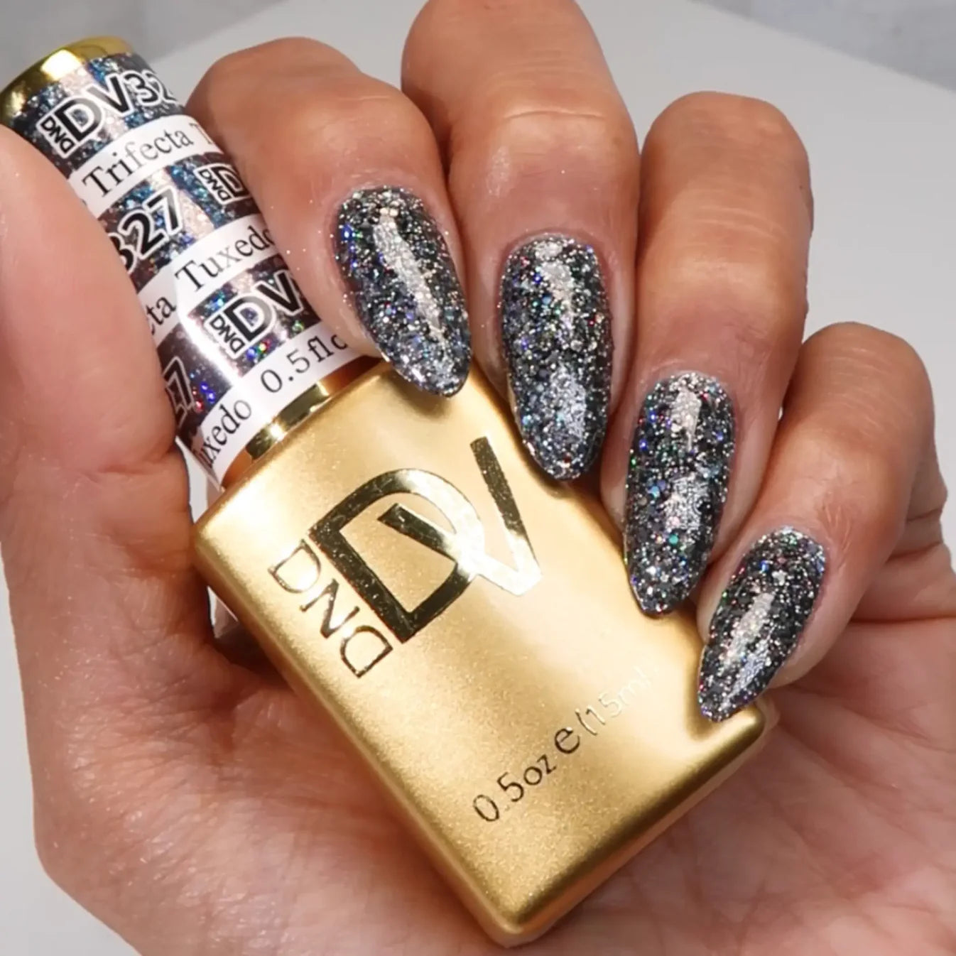 DND - Diva Gel - Tuxedo Trifecta #327 - Gel Polish at Beyond Polish