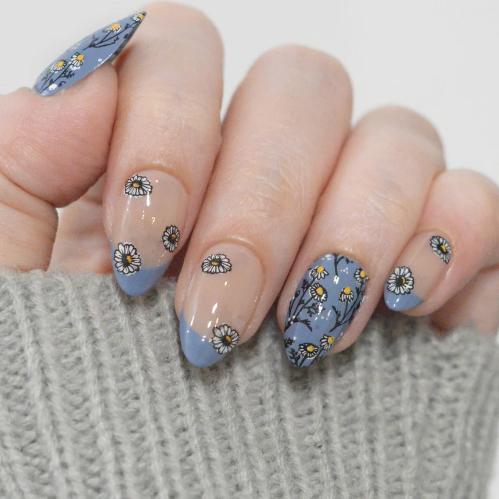 Maniology - Stamping Plate - Chamomile Melody - M683 - Manicure & Pedicure Tools at Beyond Polish