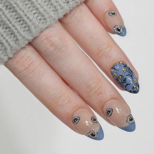 Maniology - Stamping Plate - Chamomile Melody - M683 - Manicure & Pedicure Tools at Beyond Polish