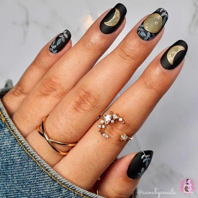 Maniology - Stamping Plate - Crystal Moon #M119 - Nail Art at Beyond Polish