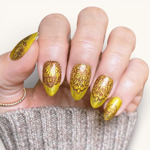 Maniology - Stamping Plate - Fit for a Queen (M686) - Manicure & Pedicure Tools at Beyond Polish