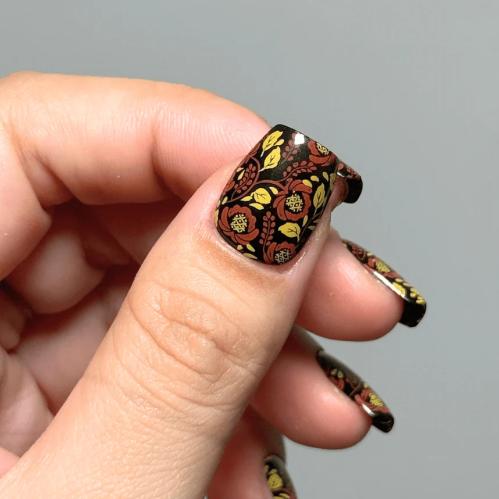 Maniology - Stamping Plate - Gzhel Roses - M674 - Manicure & Pedicure Tools at Beyond Polish