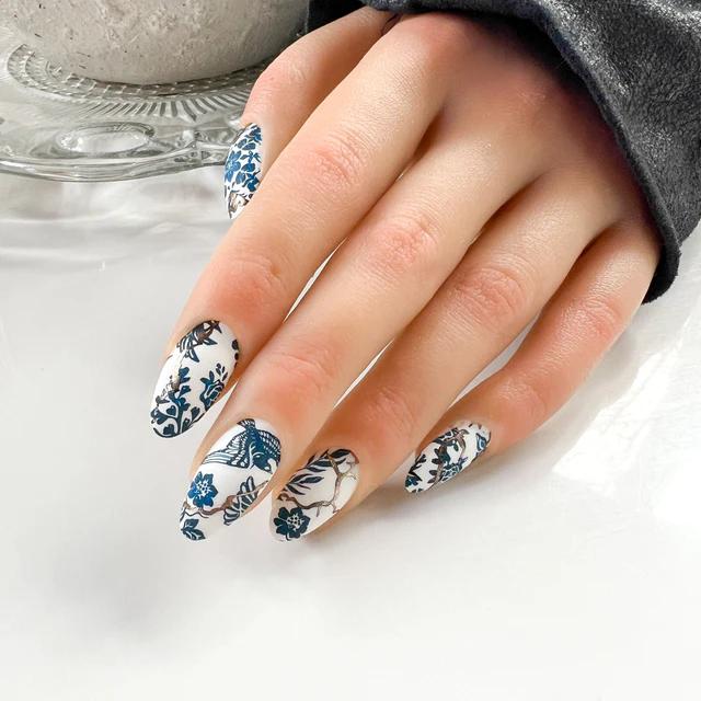 Maniology - Stamping Plate - Korean Lacquerware #M454 - Nail Art at Beyond Polish
