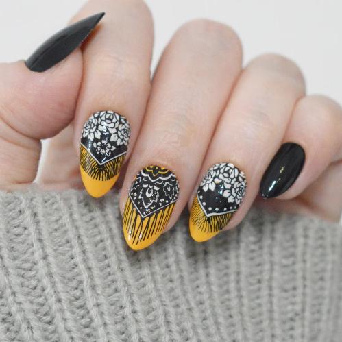 Maniology - Stamping Plate - Wrapped in Wool (M685) - Manicure & Pedicure Tools at Beyond Polish